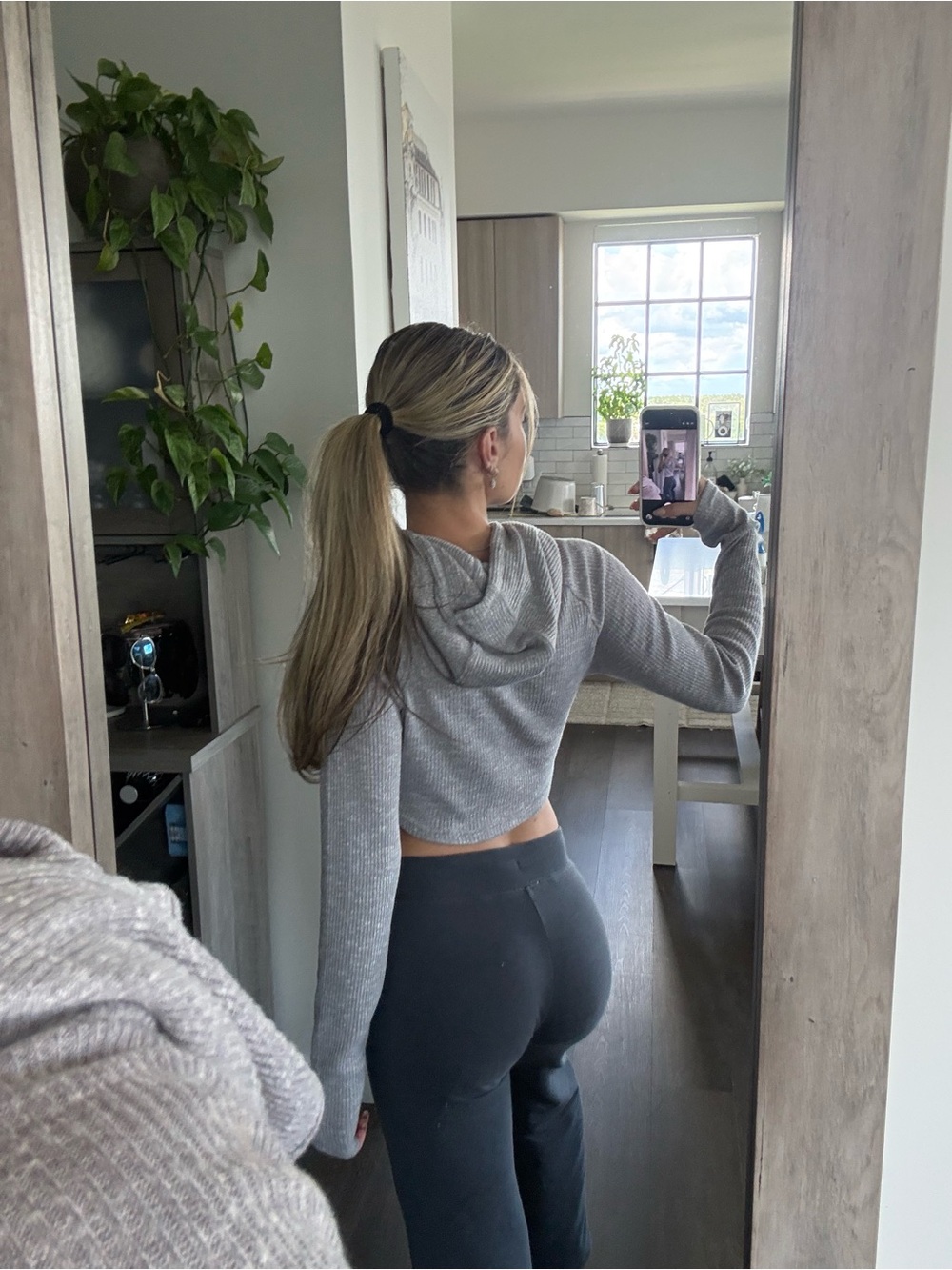Gymshark Gray Cropped Hoodie (Size Small) - Picture 2 of 4
